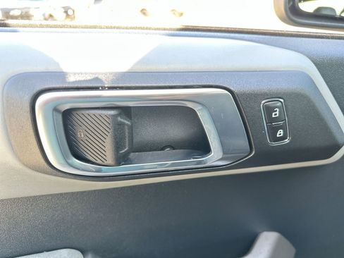 Used 2023 Ford Bronco Badlands image 13