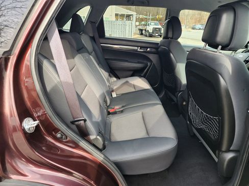 Used 2012 Kia Sorento LX image 18