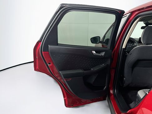 Used 2020 Ford Escape SE image 25