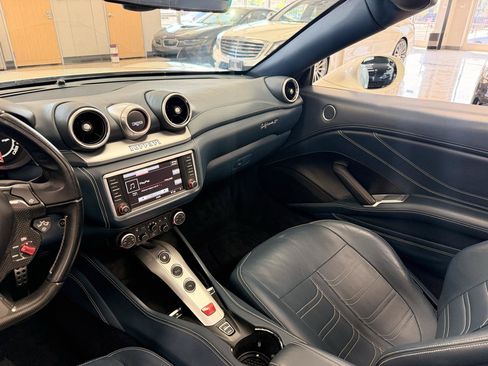 Used 2015 Ferrari California T RWD image 13