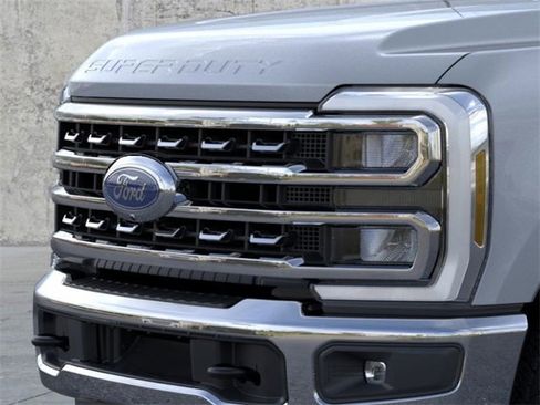 New 2026 Ford F250 Lariat w/ Chrome Package image 17