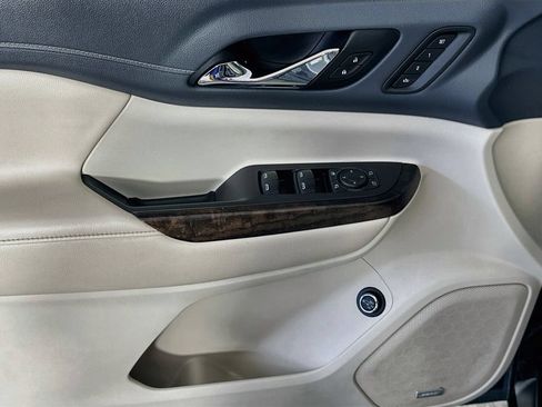 Used 2021 GMC Acadia Denali w/ Denali Technology Package FWD image 24