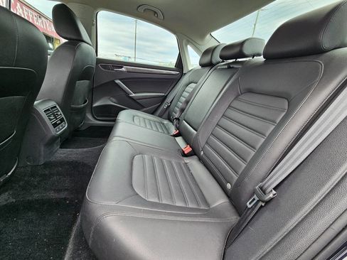 Used 2017 Volkswagen Passat 1.8T SEL Premium FWD image 11