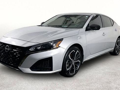 Certified 2025 Nissan Altima 2.5 SR AWD/4WD image 14