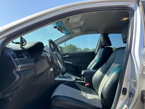Used 2014 Toyota Camry SE FWD image 8