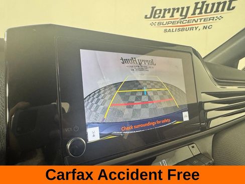 Used 2025 Toyota Camry SE w/ Convenience Package FWD image 3