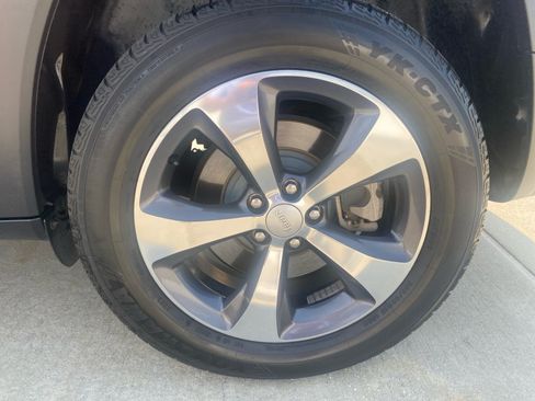 Used 2019 Jeep Cherokee Limited AWD/4WD image 26