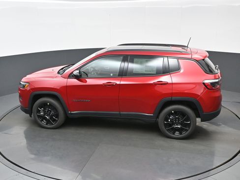 New 2025 Jeep Compass Latitude w/ Sun & Sound Group image 19
