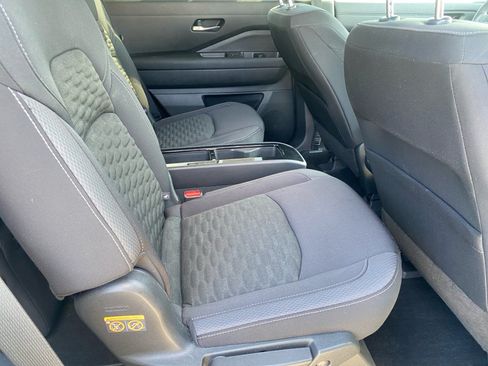 Used 2022 Nissan Pathfinder SV w/ SV Premium Package AWD/4WD image 33