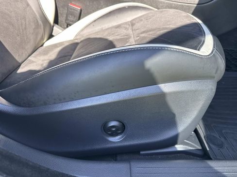 Used 2018 INFINITI QX30 Sport w/ Cargo Package FWD image 13