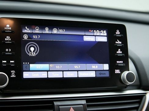 Used 2021 Honda Accord Touring image 18