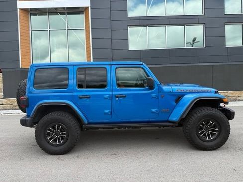 Used 2025 Jeep Wrangler Unlimited Rubicon AWD/4WD image 2