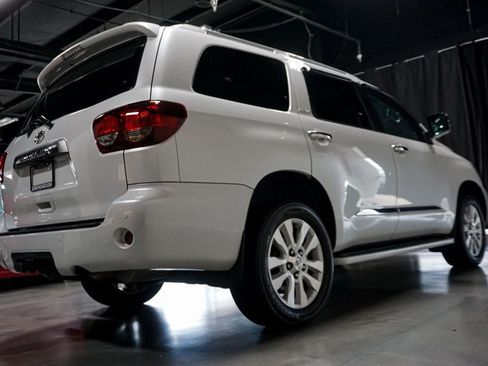 Used 2022 Toyota Sequoia Platinum AWD/4WD image 6