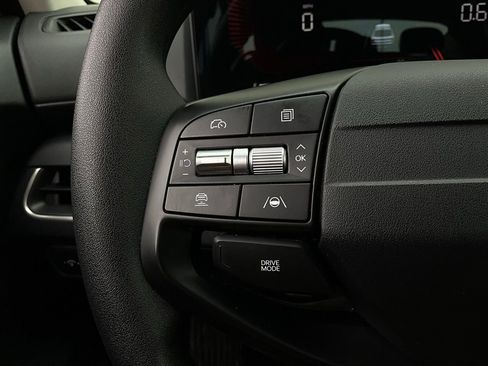 Used 2025 Kia K4 LXS image 33