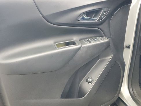 Used 2021 Chevrolet Equinox LT FWD image 21