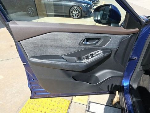 Used 2023 Nissan Rogue SV image 12