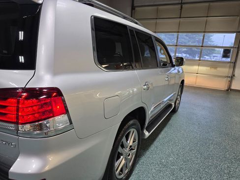 Used 2013 Lexus LX 570 4WD w/ Luxury Pkg w/Pre-crash image 7