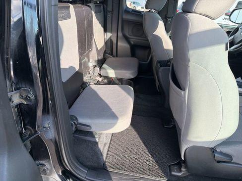 Used 2016 Toyota Tacoma SR5 w/ Towing Package image 19