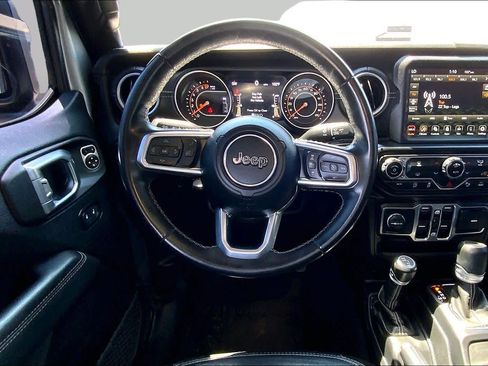Used 2020 Jeep Gladiator Overland AWD/4WD image 6