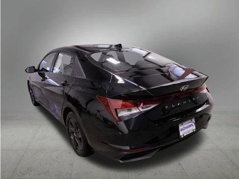 Used 2023 Hyundai Elantra SEL image 4