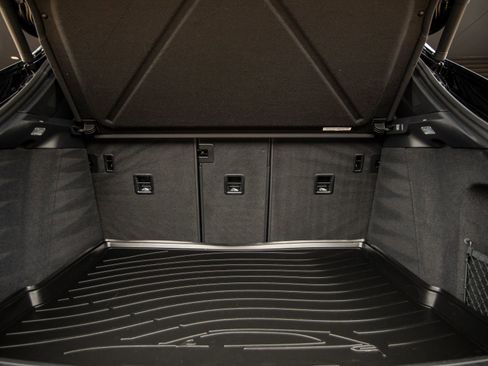 Certified 2023 Porsche Macan Turbo image 43