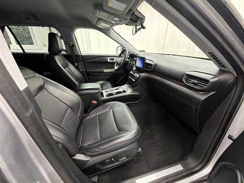 Used 2021 Ford Explorer Limited w/ Equipment Group 301A AWD/4WD image 11
