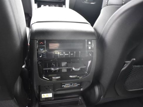 New 2025 Jeep Grand Cherokee L Limited w/ Black Appearance Package image 36