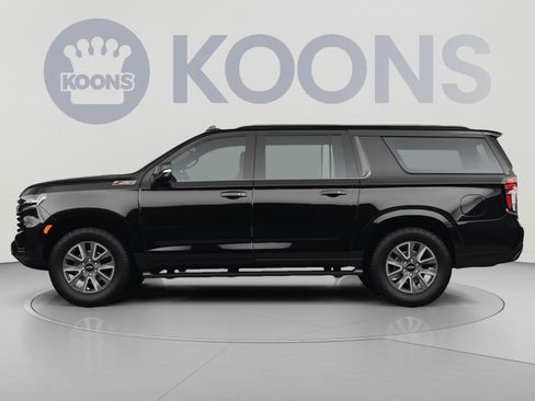 Used 2023 Chevrolet Suburban Z71 w/ Luxury Package AWD/4WD image 2