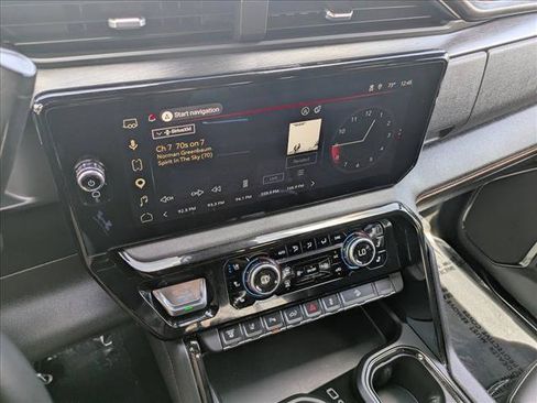 Used 2024 GMC Sierra 2500 AT4 w/ AT4 Premium Plus Package AWD/4WD image 11