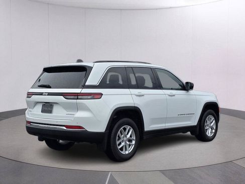 Certified 2025 Jeep Grand Cherokee Laredo X w/ Luxury Tech Group I AWD/4WD image 6