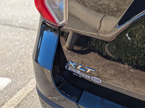 Certified 2022 Ford Explorer XLT w/ Equipment Group 202A image 33