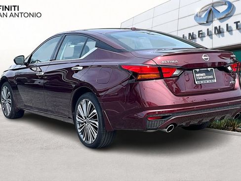 Used 2025 Nissan Altima 2.5 SL AWD/4WD image 16
