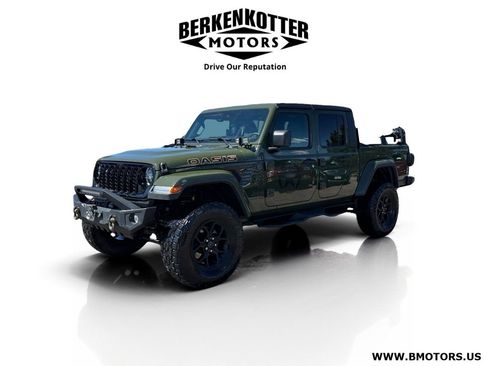 Used 2024 Jeep Gladiator Sport image 7