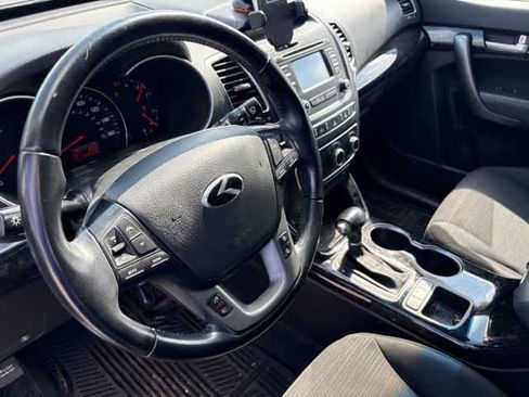Used 2014 Kia Sorento LX FWD image 10