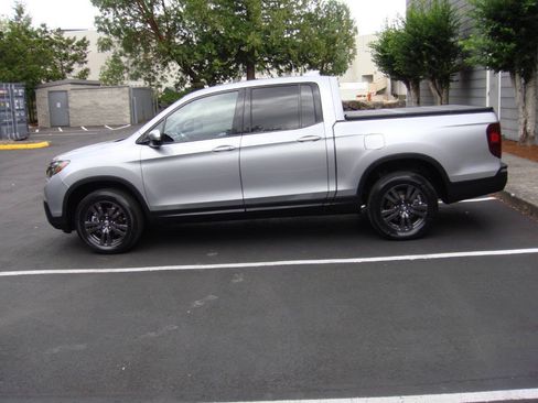 Used 2020 Honda Ridgeline Sport image 10