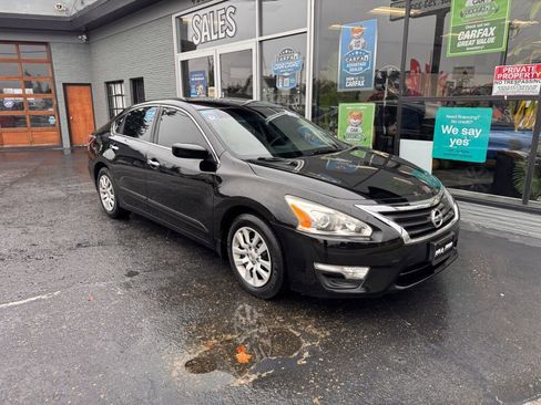 Used 2014 Nissan Altima 2.5 S w/ Display Audio Package image 3