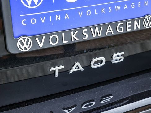 New 2026 Volkswagen Taos SE image 11