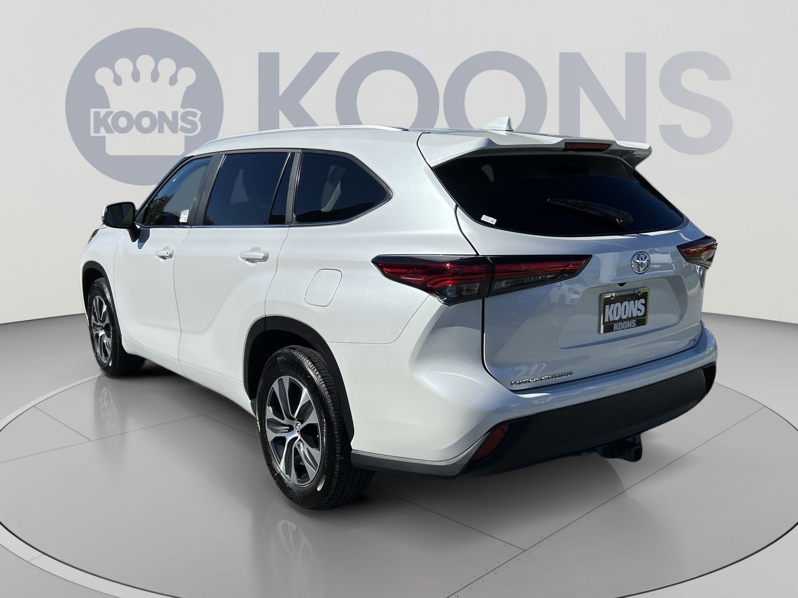 Used 2023 Toyota Highlander XLE FWD image 4