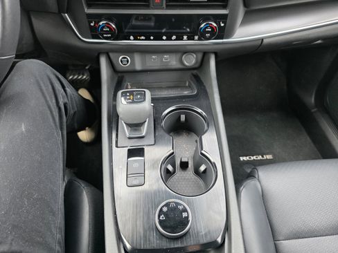 Used 2023 Nissan Rogue SV w/ SV Premium B Package image 13