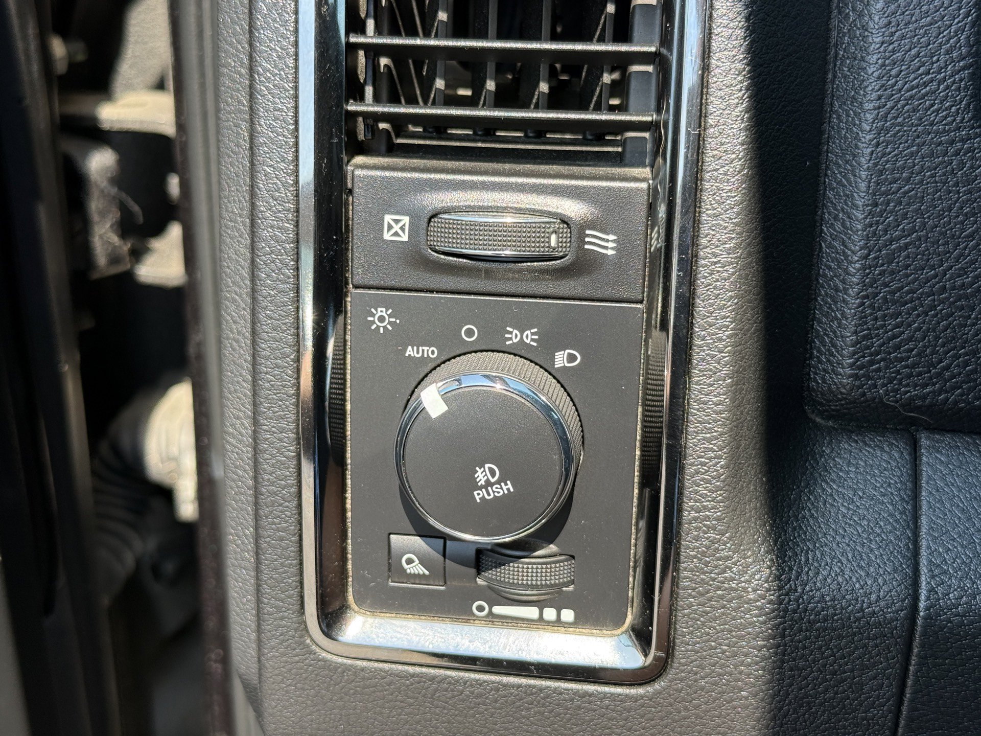 Used 2017 RAM 1500 Sport w/ Black Ram 1500 Sport Group AWD/4WD image 33
