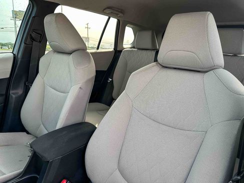 Used 2023 Toyota Corolla Cross LE FWD image 14
