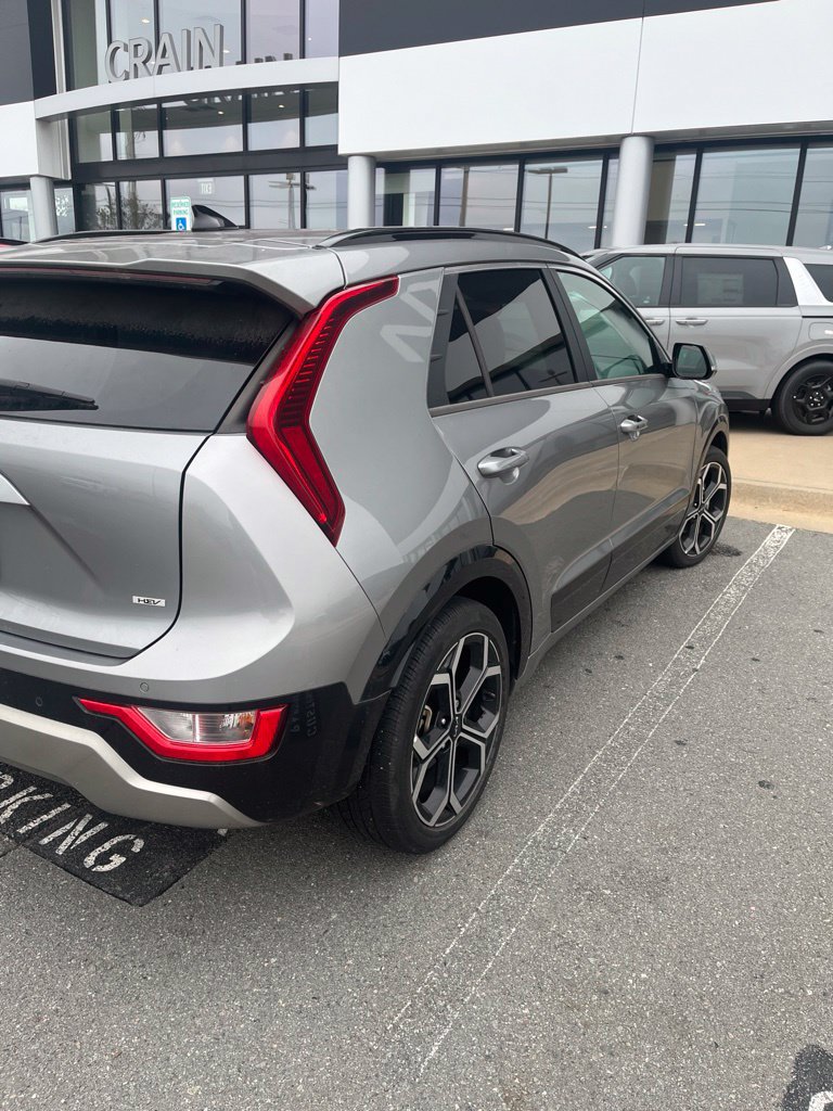 Used 2023 Kia Niro EX Touring FWD image 4