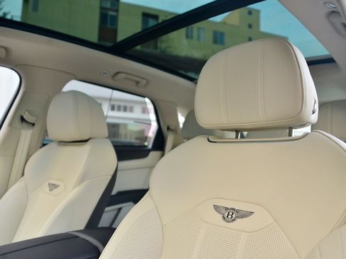 Used 2023 Bentley Bentayga AWD/4WD image 10