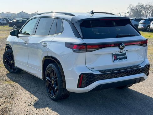 New 2026 Volkswagen Tiguan SE R-Line FWD image 10