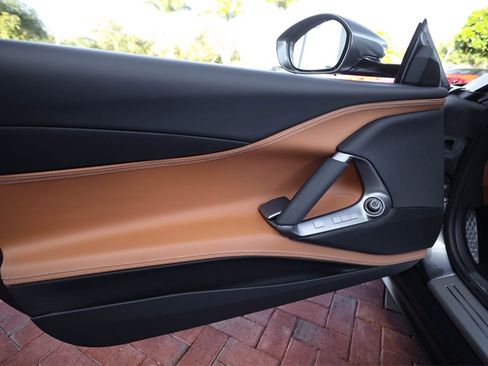 Certified 2022 Ferrari 812 GTS Base image 40