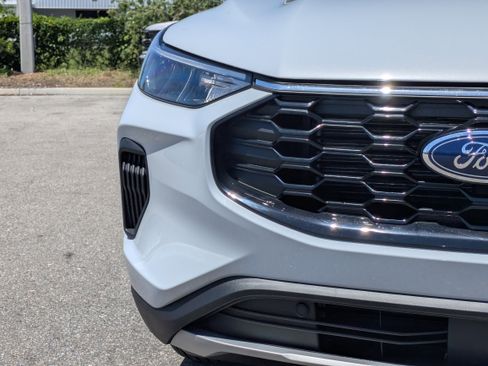 New 2025 Ford Escape ST-Line w/ Equipment Group 301A image 10