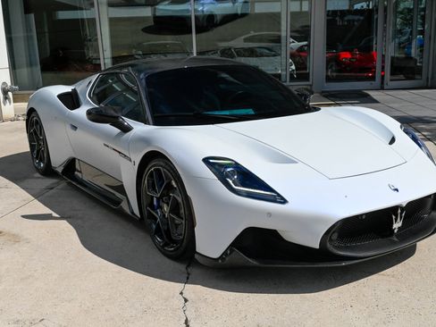 Used 2023 Maserati MC20 Coupe RWD image 3
