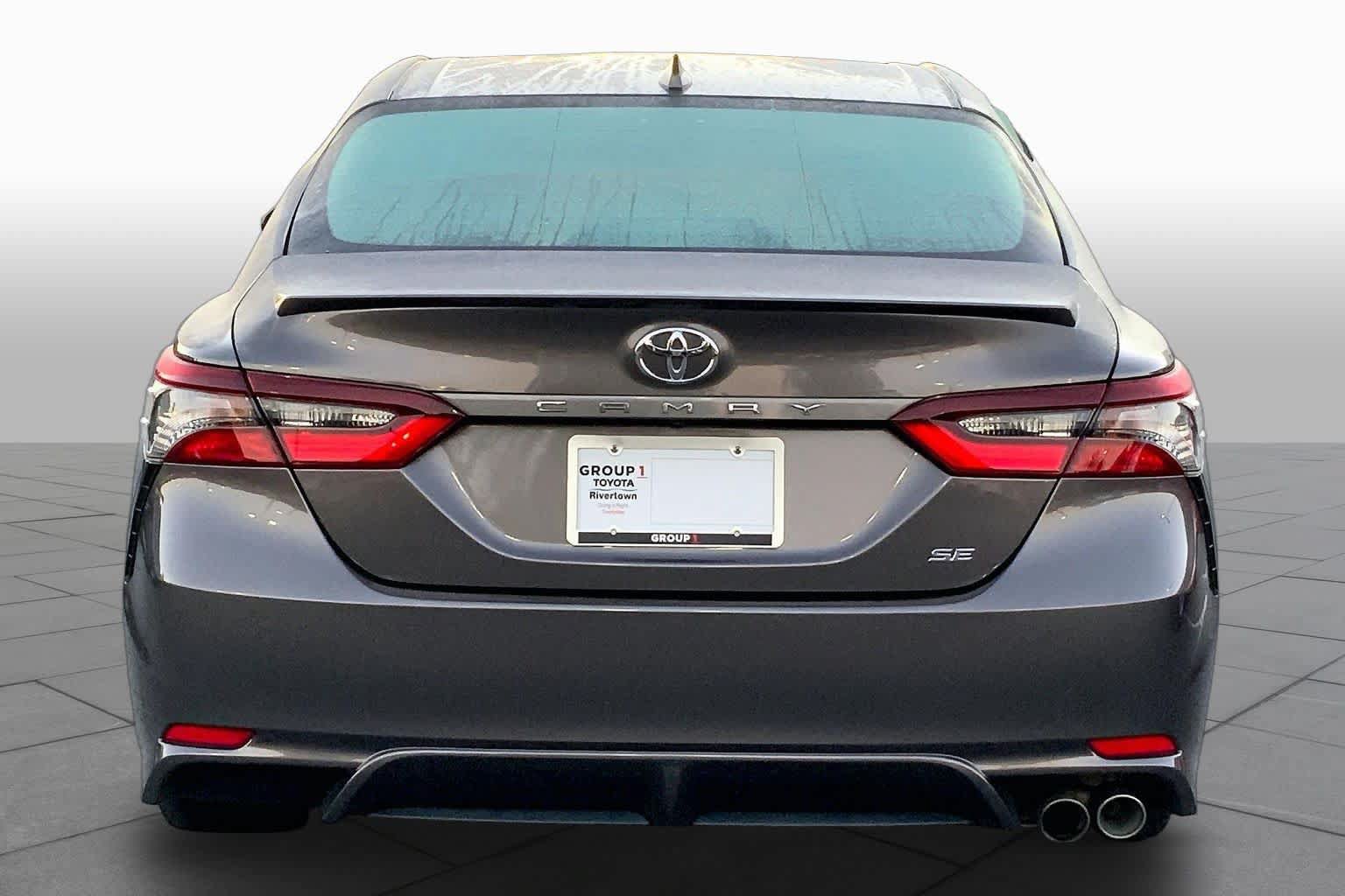 Used 2022 Toyota Camry SE FWD image 5
