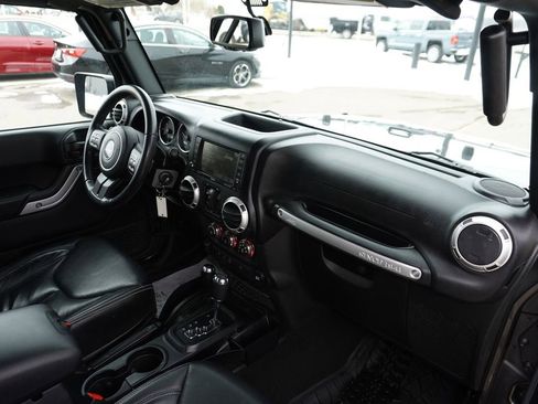 Used 2018 Jeep Wrangler Unlimited Sahara w/ Max Tow Package image 31