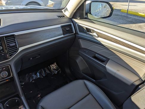 Certified 2023 Volkswagen Atlas SE image 20